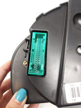 Load image into Gallery viewer, SPEEDOMETER CLUSTER Passat 2002 02 - NW162221
