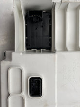 Load image into Gallery viewer, INFO SCREEN Toyota Avalon 2005 05 2006 06 2007 07 - NW105918
