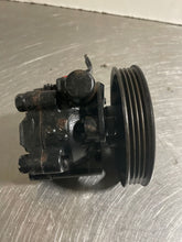Load image into Gallery viewer, POWER STEERING PUMP INFINITI I30 MAXIMA 95 96 97 - 04 - NW163325
