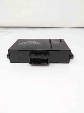 Load image into Gallery viewer, PARK ASSIST CONTROL MODULE COMPUTER Vanden Pl XJ8 XJ8L XJR 04-07 - NW33095

