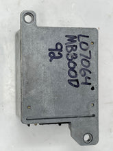 Load image into Gallery viewer, AIR BAG COMPUTER MERCEDES 300D 300E 400 500 600 92 - 93 - NW36074
