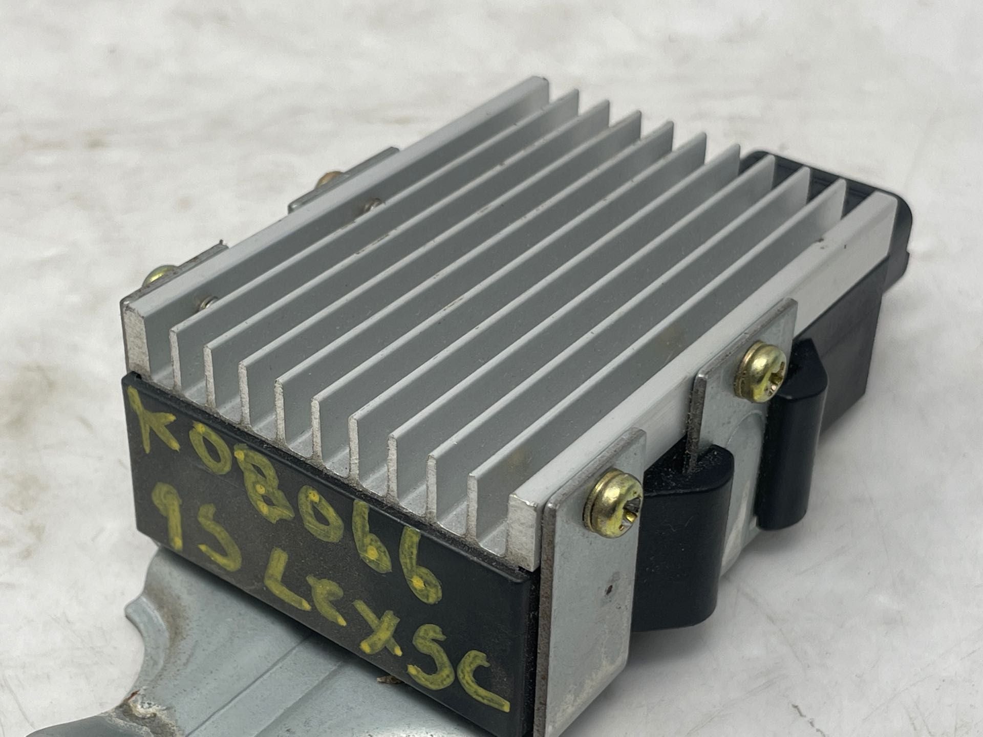 FUEL PUMP CONTROL MODULE COMPUTER Lexus SC300 SC400 1992