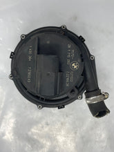 Load image into Gallery viewer, AIR INJECTION PUMP SMOG BMW 325i 328i 330i 323i  1999 99 00 01 02 03 04 05 - NW8017
