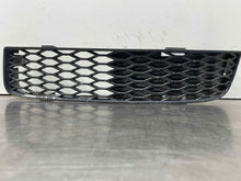 Load image into Gallery viewer, GRILLE Audi TT 2000 00 2001 01 2002 02 2003 03 2004 04 2005 05 Lower Right - NW98050
