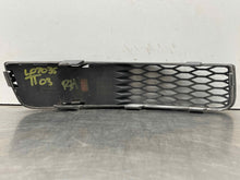 Load image into Gallery viewer, GRILLE Audi TT 2000 00 2001 01 2002 02 2003 03 2004 04 2005 05 Lower Right - NW98050

