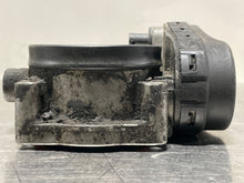 Load image into Gallery viewer, THROTTLE BODY BMW 540 740 X5 Z8 1999 99 00 01 02 03 - NW177863
