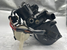 Load image into Gallery viewer, SUSPENSION AIR COMPRESSOR PUMP Vanden Pl XJ XJ8 XJ8L XJL XJR 04-09 - NW8353
