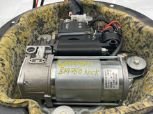 Load image into Gallery viewer, SUSPENSION AIR COMPRESSOR PUMP BMW X5 00 01 02 03 04 05 06 - NW8339
