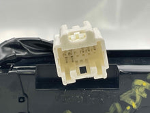 Load image into Gallery viewer, RADIO DISPLAY Mazda 3 2006 06 2007 07 - NW138349
