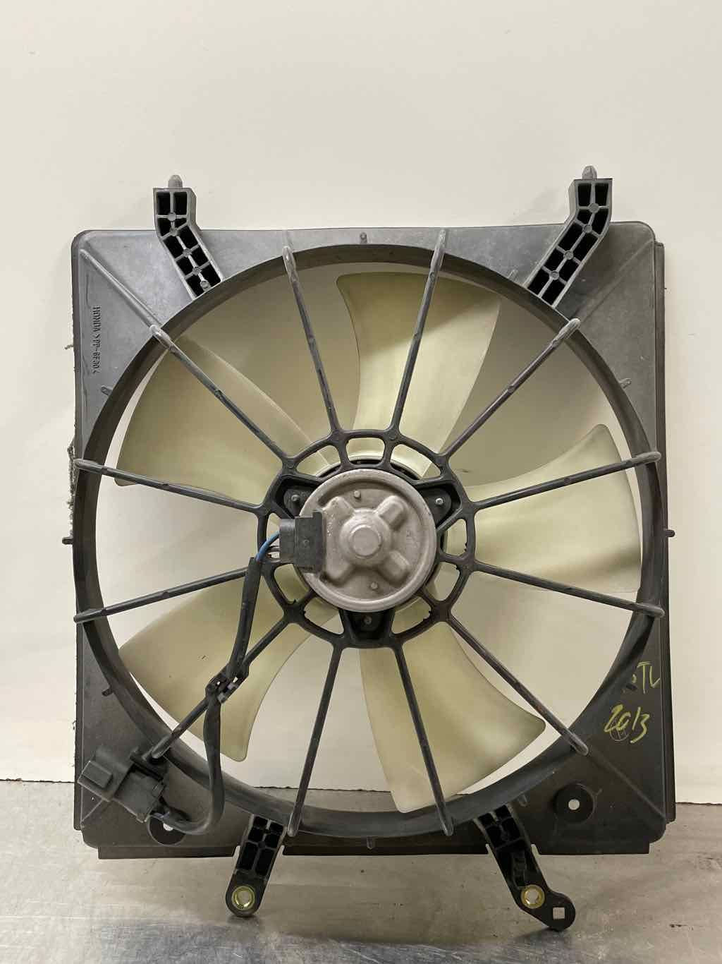 RADIATOR FAN ASSEMBLY Acura CL TL 01 02 03 - NW63608