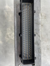 Load image into Gallery viewer, ECU ECM Computer  SAAB 9-5 2008 - NW62122
