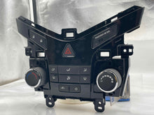 Load image into Gallery viewer, TEMPERATURE CONTROLS Chevrolet Cruze Orlando 12 13 14 15 16 - NW98967
