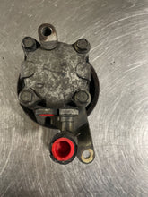 Load image into Gallery viewer, POWER STEERING PUMP QX4 Pathfinder 2001 01 02 03 - NW163396
