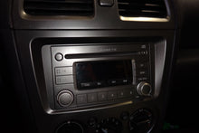 Load image into Gallery viewer, Radio Saab 9-2X 2005 05 2006 06 AM FM 6 cd unit - NW139643
