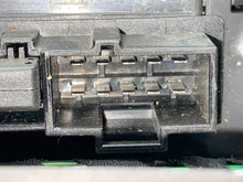 Load image into Gallery viewer, Fuse Box Jaguar XK8 1998 - NW65641
