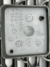 Load image into Gallery viewer, Grille  SATURN L SERIES 2003 - NW98704
