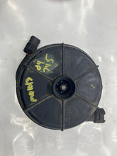 Load image into Gallery viewer, AIR INJECTION PUMP SMOG BMW 745i 2002 02 2003 03 2004 04 2005 05 - NW8069
