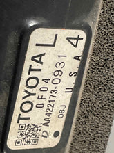 Load image into Gallery viewer, RADIATOR Toyota Sequoia Tundra 01 02 03 04 05 06 07 - NW132629
