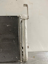 Load image into Gallery viewer, AC CONDENSOR HYUNDAI SANTA FE 2001 02 03 04 05 06 - NW43806
