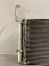 Load image into Gallery viewer, AC CONDENSOR HYUNDAI SANTA FE 2001 02 03 04 05 06 - NW43806
