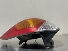 Load image into Gallery viewer, TAIL LIGHT LAMP ASSEMBLY Hyundai Santa Fe 01 02 03 04 Right - NW181053
