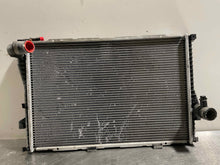 Load image into Gallery viewer, RADIATOR BMW 525i 530i 540i 1998 98 99 00 01 02 03 - NW131981
