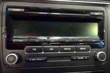 Load image into Gallery viewer, CD PLAYER RADIO Volkswagen Beetle Jetta Passat 11 12 13 14 - NW140154
