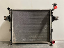 Load image into Gallery viewer, RADIATOR Jeep Commander Grand Cherokee 05 06 07 08 09 10 - NW131730
