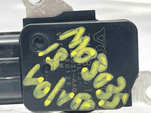 Load image into Gallery viewer, Mass Air Flow Sensor Meter MAF Volvo S60 XC60 13 14 15 - NW5739
