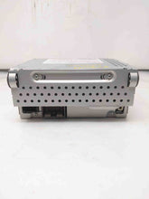 Load image into Gallery viewer, Radio Land Rover LR2 LR3 2008 08 2009 09 2010 10 2011 11 AM FM Cd Player - NW139374
