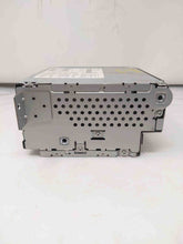 Load image into Gallery viewer, Radio Land Rover LR2 LR3 2008 08 2009 09 2010 10 2011 11 AM FM Cd Player - NW139374
