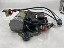 Load image into Gallery viewer, SUSPENSION AIR COMPRESSOR PUMP BMW X5 00 01 02 03 04 05 06 - NW8343
