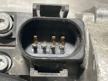 Load image into Gallery viewer, THROTTLE BODY Audi A4 A6 Passat 00 01 02 2.8L Auto - NW177712
