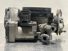 Load image into Gallery viewer, THROTTLE BODY Audi A4 A6 Passat 00 01 02 2.8L Auto - NW177712
