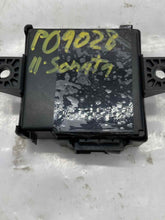 Load image into Gallery viewer, TPMS CONTROL MODULE COMPUTER Hyundai Sonata 11 12 13 - NW32367
