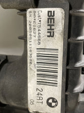 Load image into Gallery viewer, RADIATOR BMW X5 2005 05 2006 06 - NW132064
