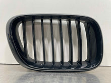 Load image into Gallery viewer, GRILLE BMW X5 2000 00 2001 01 2002 02 2003 03 Upper Right - NW98326
