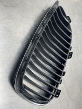 Load image into Gallery viewer, GRILLE BMW 328i 335i M3 2007 07 2008 08 2009 09 2010 10 Right - NW98157
