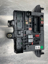 Load image into Gallery viewer, Fuse Box Buick Lacrosse 2010 - NW64754
