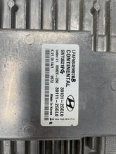 Load image into Gallery viewer, ECU ECM COMPUTER Hyundai Sonata 2015 15 - NW60198
