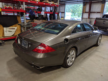 Load image into Gallery viewer, CARRIER ASSEMBLY Mercedes-Benz CLS500 CLS55 2006 06 - NW47261
