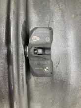 Load image into Gallery viewer, WHEEL 528i 550i 525i 530i 535i 2006 06 2007 07 08 09 10 17x7.5 5 Spoke - NW197924
