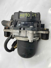 Load image into Gallery viewer, Air Injection Pump Smog  LINCOLN LS 2002 - NW7976
