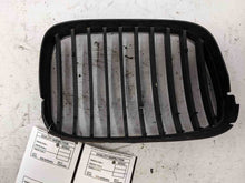 Load image into Gallery viewer, GRILLE BMW 528i 540i 1997 97 1998 98 1999 99 2000 00 Upper Left - NW98183
