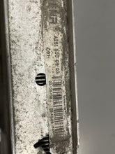 Load image into Gallery viewer, RADIATOR Gl320 Gl450 Gl550 ML320 ML350 ML550 ML63 R320 R350 R500 R63 08-09 - NW132395
