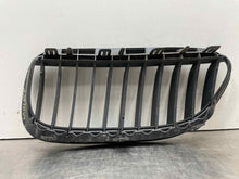 Load image into Gallery viewer, GRILLE BMW M6 645i 650i 2004 04 2005 05 06 07 08 09 10 Upper Right - NW98234
