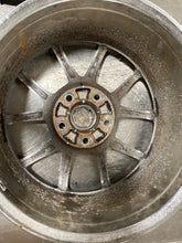 Load image into Gallery viewer, Wheel Rim Chevrolet Corvette 2000 - NW196272
