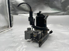 Load image into Gallery viewer, Suspension Air Compressor Pump Lincoln Navigator 2011 - NW8328
