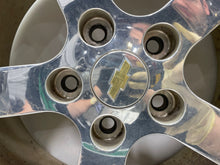 Load image into Gallery viewer, Wheel Rim Chevrolet Equinox 2007 - NW196189
