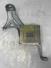 Load image into Gallery viewer, BODY CONTROL MODULE COMPUTER Toyota Highlander 04 05 06 07 - NW210641
